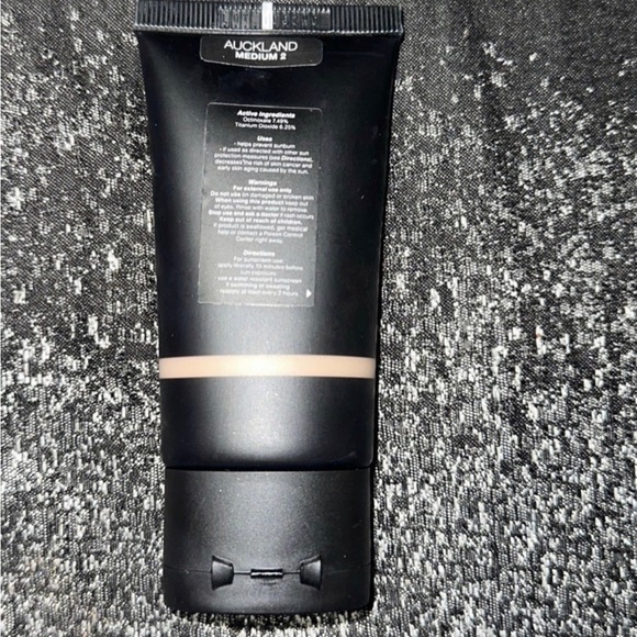 Nars tinted moisturizer - Picture 2 of 5